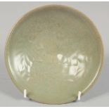 A SMALL CHINESE SONG STYLE CELADON DISH, 16cm diameter.
