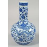 A CHINESE BLUE AND WHITE PORCELAIN VASE, finely decorated with dragons and flora, the base with