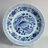 A LARGE CHINESE BLUE AND WHITE PORCELAIN CHARGER, painted with a central fish and aquatic flora,