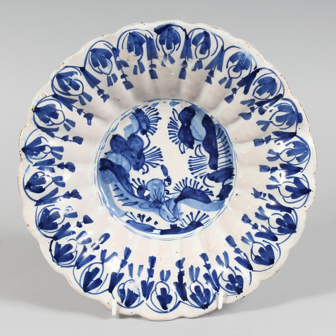 A 19TH CENTURY BLUE AND WHITE DEEP CHARGER with Chinese design. 10ins diameter.
