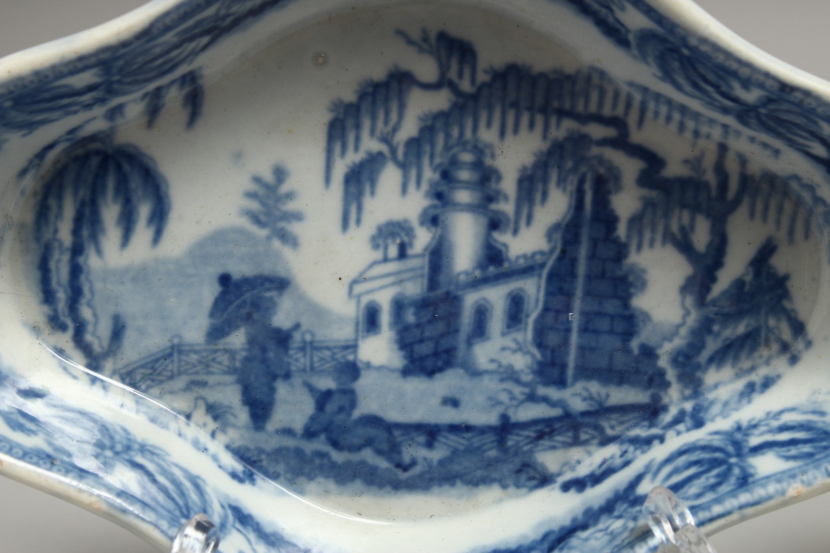 TWO BLUE AND WHITE WILLOW PATTERN DISHES. - Image 3 of 4