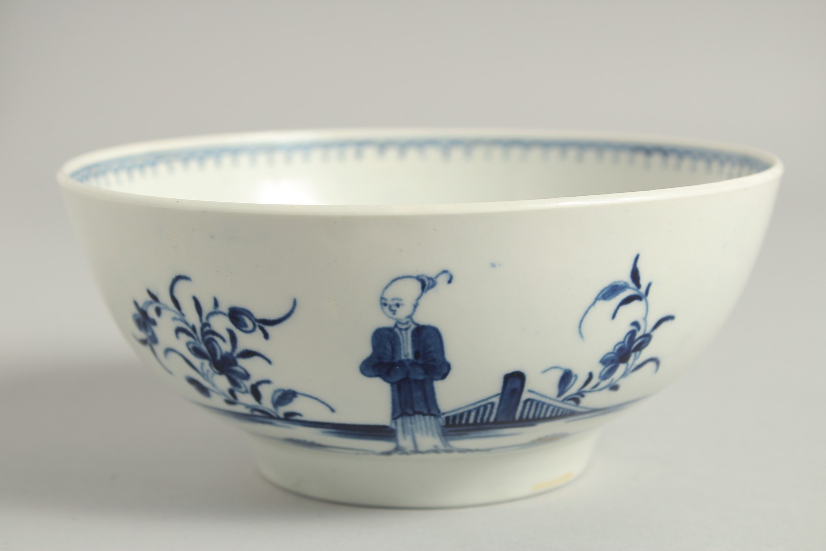 AN 18TH CENTURY WORCESTER BOWL painted with the Waiting Chinaman pattern, crescent mark.