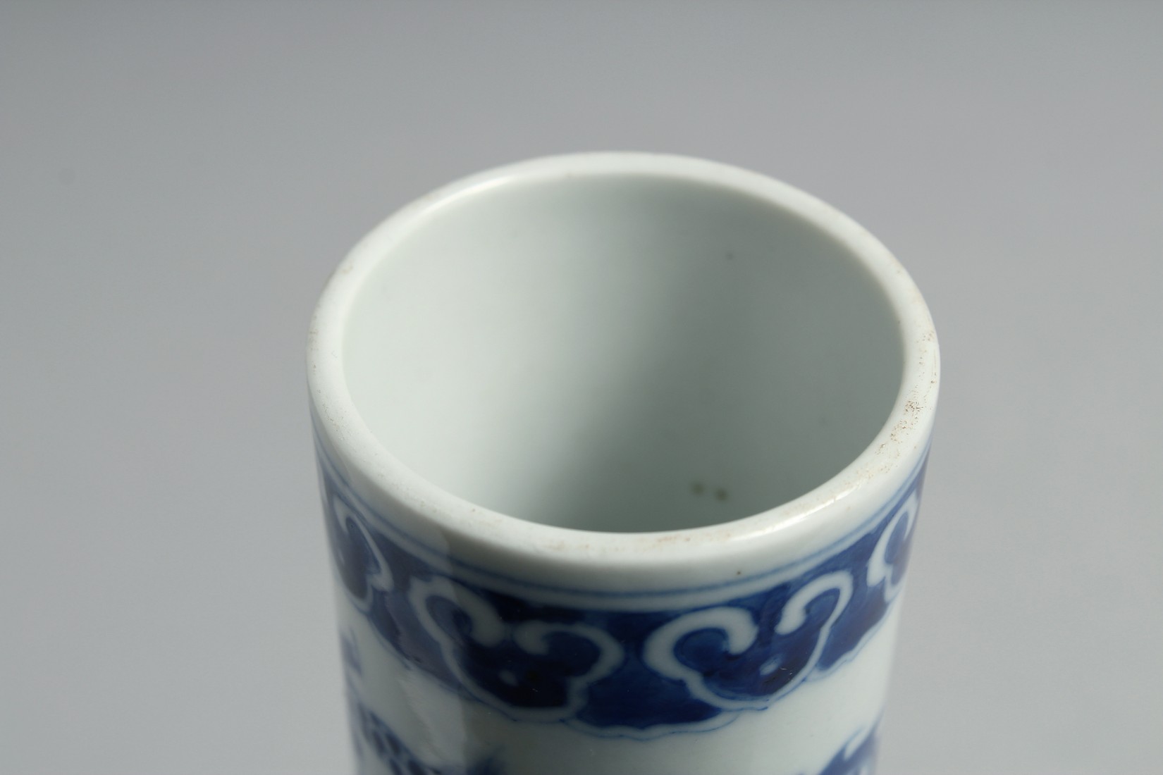 A CHINESE BLUE AND WHITE PORCELAIN BOTTLE VASE, painted with dragons and the flaming pearl of - Image 5 of 6