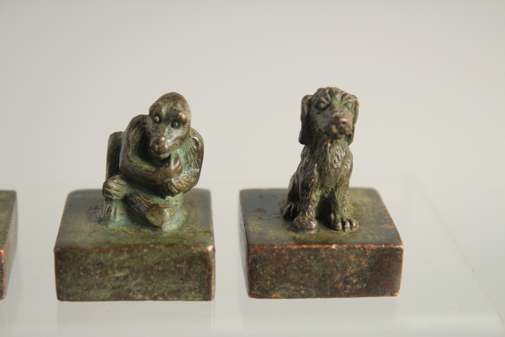 SIX SMALL CHINESE BRONZE SEALS. - Bild 4 aus 5