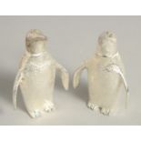 A SMALL PAIR OF SILVER PLATED PENGUIN SALT AND PEPPERS.