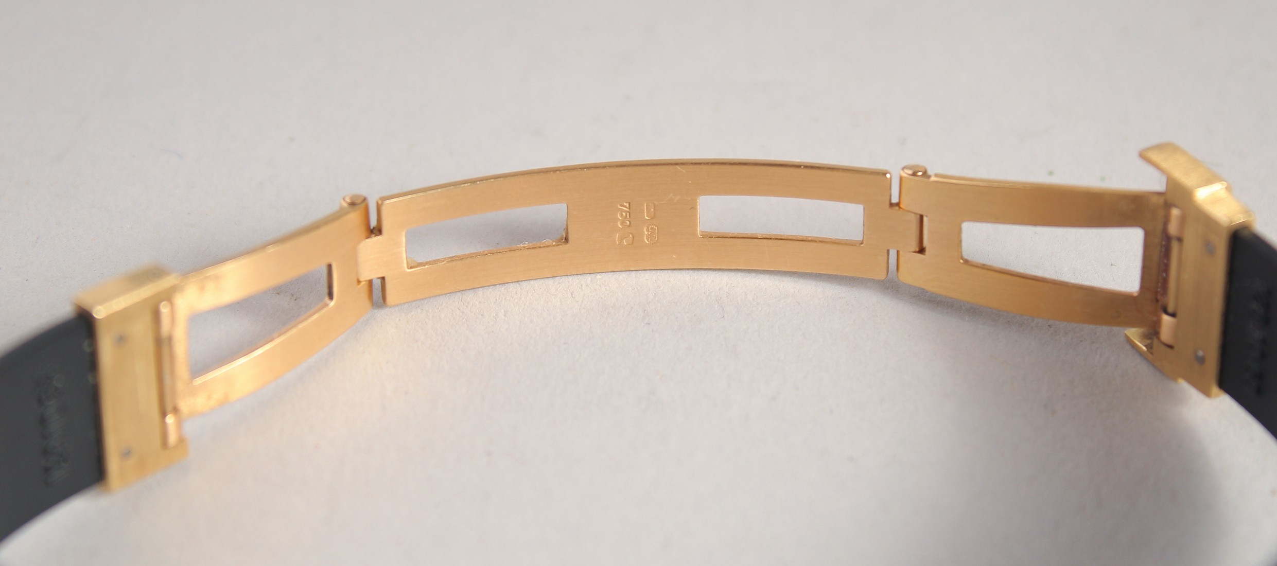 A LADIES 18CT GOLD HUBLOT WRISTWATCH with leather strap. - Bild 4 aus 7