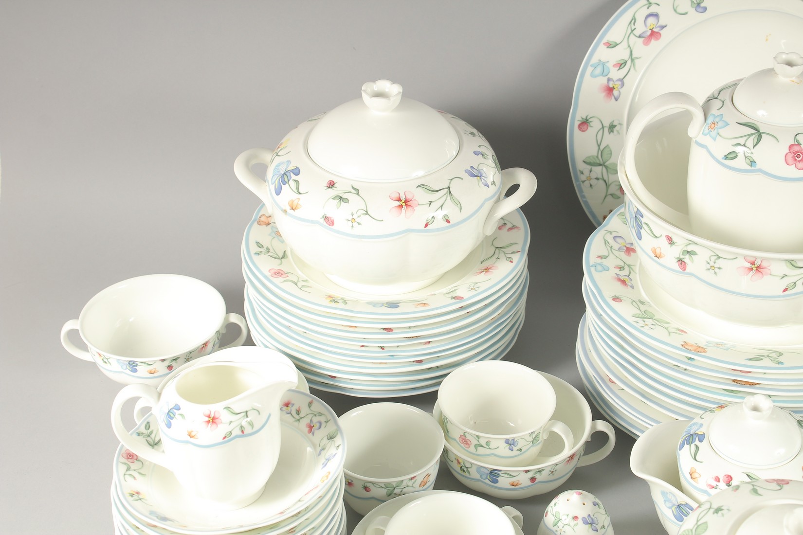 A LARGE VILLEROY & BOCH CHATEAU COLLECTION "MARIPOSA" PATTERN DINNER AND TEA SET. Comprising: eleven - Image 3 of 6