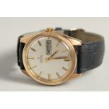 A GENTLEMAN'S 9CT GOLD OMEGA SEAMASTER AUTOMATIC OVERSIZE DAY DATE WRISTWATCH with leather strap, in