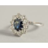 A SUPERB 18CT WHITE GOLD, SAPPHIRE AND DIAMOND CLUSTER RING. Ring size between R & S.