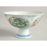 A SMALL CHINESE THREE-COLOUR PORCELAIN STEM CUP.
