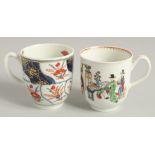 AN 18TH CENTURY WORCESTER COFFEE CUP in the High Table pattern painted with five Oriental figures