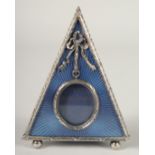 A KITNEY &CO. RUSSIAN DESIGN SILVER AND ENAMEL TRIANGULAR PHOTOGRAPH FRAME. 5ins x 3.5ins in a