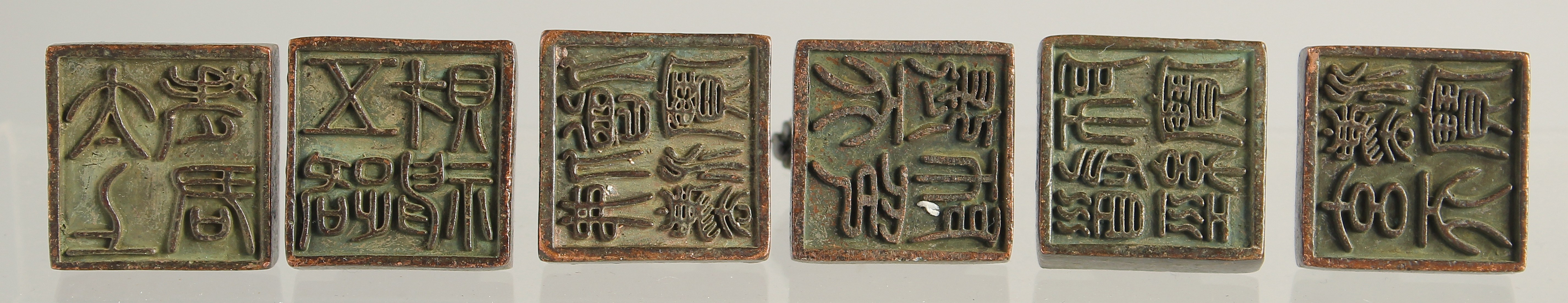 SIX SMALL CHINESE BRONZE SEALS. - Bild 5 aus 5