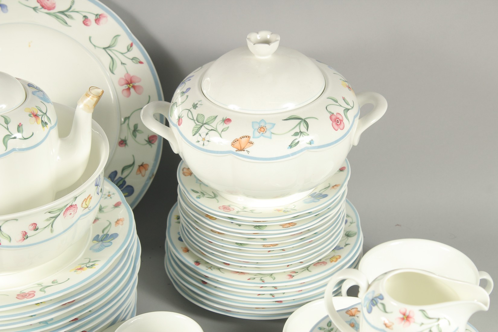 A LARGE VILLEROY & BOCH CHATEAU COLLECTION "MARIPOSA" PATTERN DINNER AND TEA SET. Comprising: eleven - Image 6 of 6