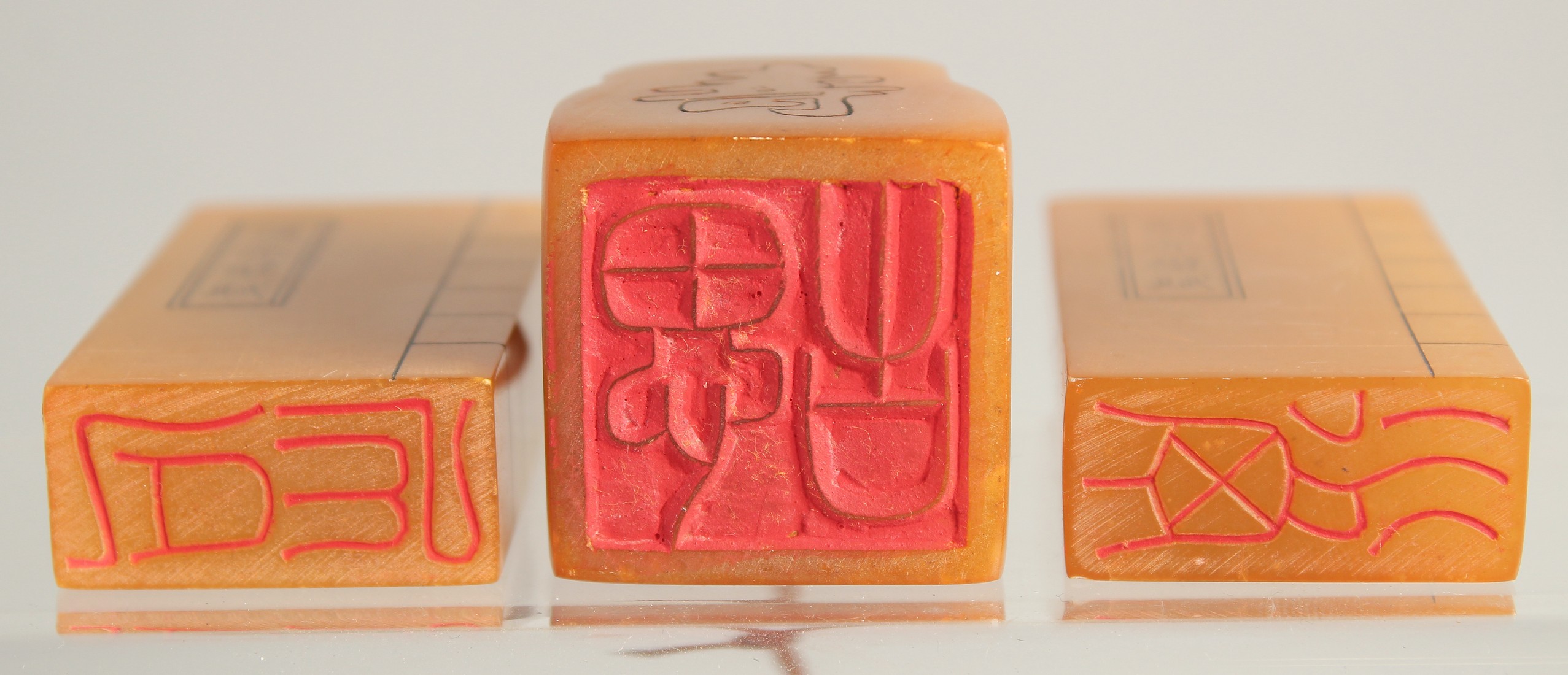 THREE CHINESE SOAPSTONE SEALS. - Bild 3 aus 3