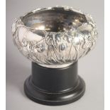 A MUSHASHIYA YOKOHAMA JAPANESE SILVER BOWL, the sides with flowers in relief. 4.75ins diameter on