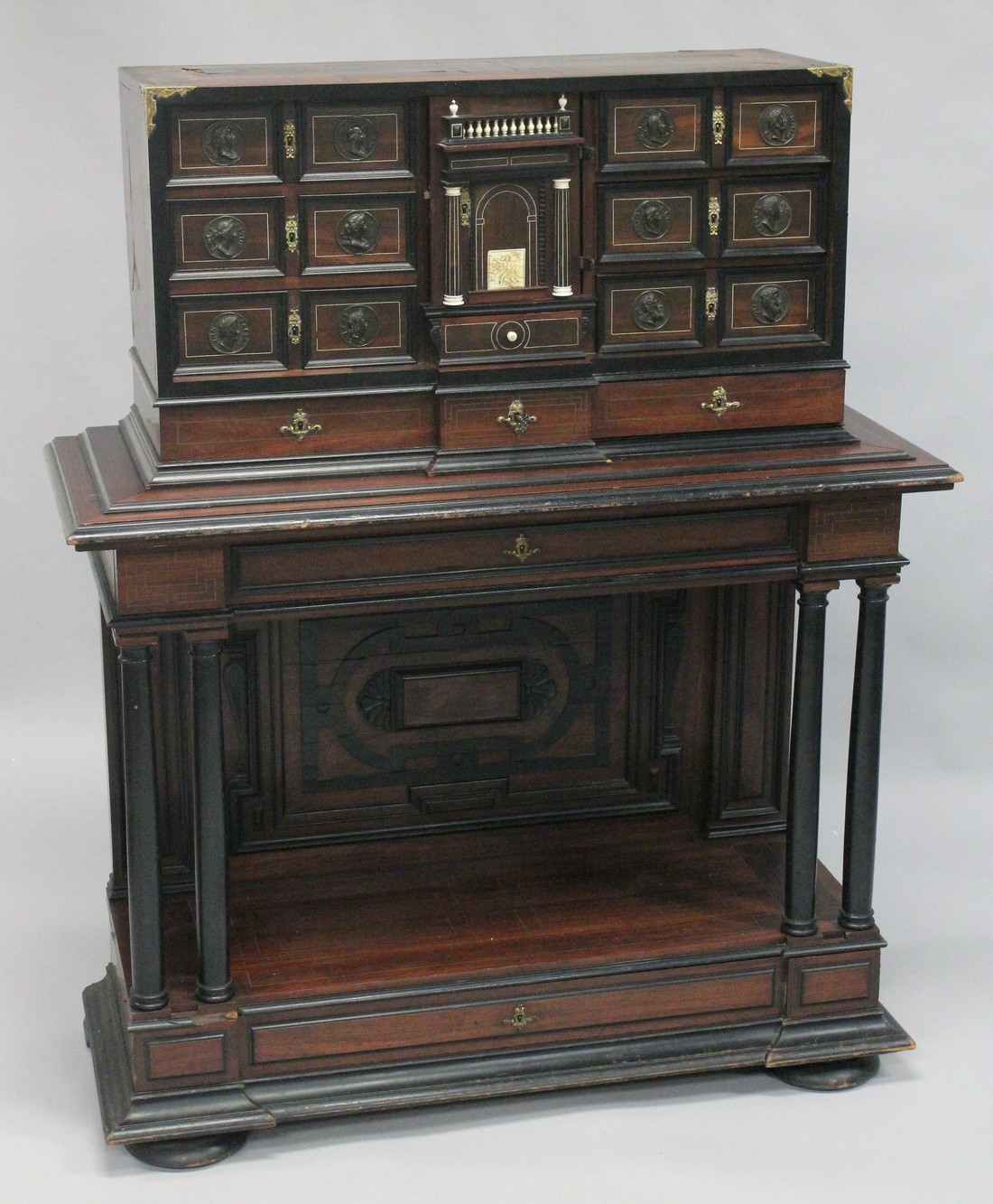 A GOOD 18TH - 19TH CENTURY ROSEWOOD BRASS MOUNTED AND BRASS LINED VARGUENO ON STAND, the top with