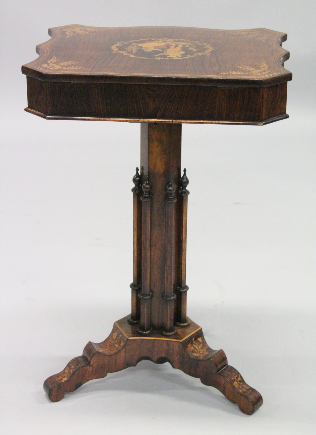 A SUPERB 19TH CENTURY ROSEWOOD INLAID SEWING TABLE, the shaped top with figures, opening to reveal a - Bild 9 aus 9