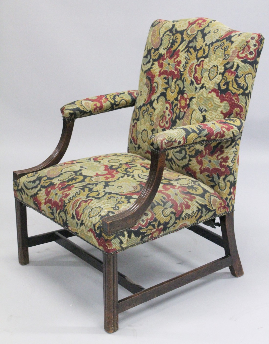 A NEAR PAIR OF GEORGIAN DESIGN MAHOGANY FRAMED GAINSBOROUGH ARMCHAIRS with tapestry back, arms and - Bild 3 aus 5