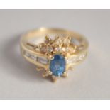 A GOLD SAPPHIRE AND DIAMOND CLUSTER RING.