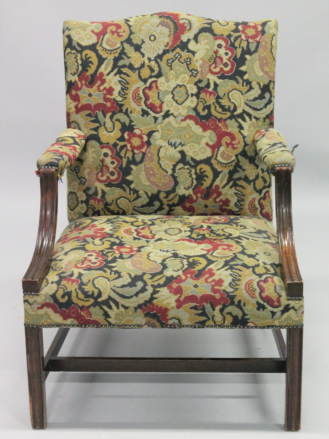 A NEAR PAIR OF GEORGIAN DESIGN MAHOGANY FRAMED GAINSBOROUGH ARMCHAIRS with tapestry back, arms and - Bild 4 aus 5