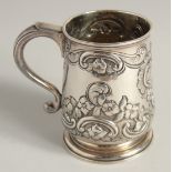 A GEORGE I SILVER CHASED HALF PINT TANKARD. London 1726. Maker R. B.