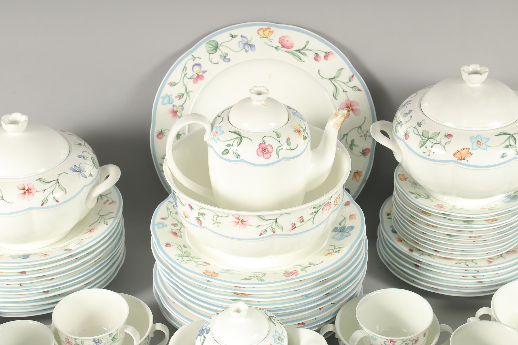 A LARGE VILLEROY & BOCH CHATEAU COLLECTION "MARIPOSA" PATTERN DINNER AND TEA SET. Comprising: eleven - Image 4 of 6