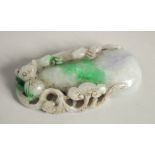A JADE CARVING OF A FROG. 3.25ins.