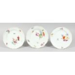 A SET OF THREE MEISSEN CIRCULAR PLATES sprigged and painted with flowers. Cross swords mark in blue.