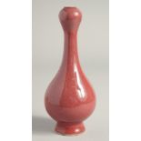 A SMALL CHINESE ONION SHAPED VASE.
