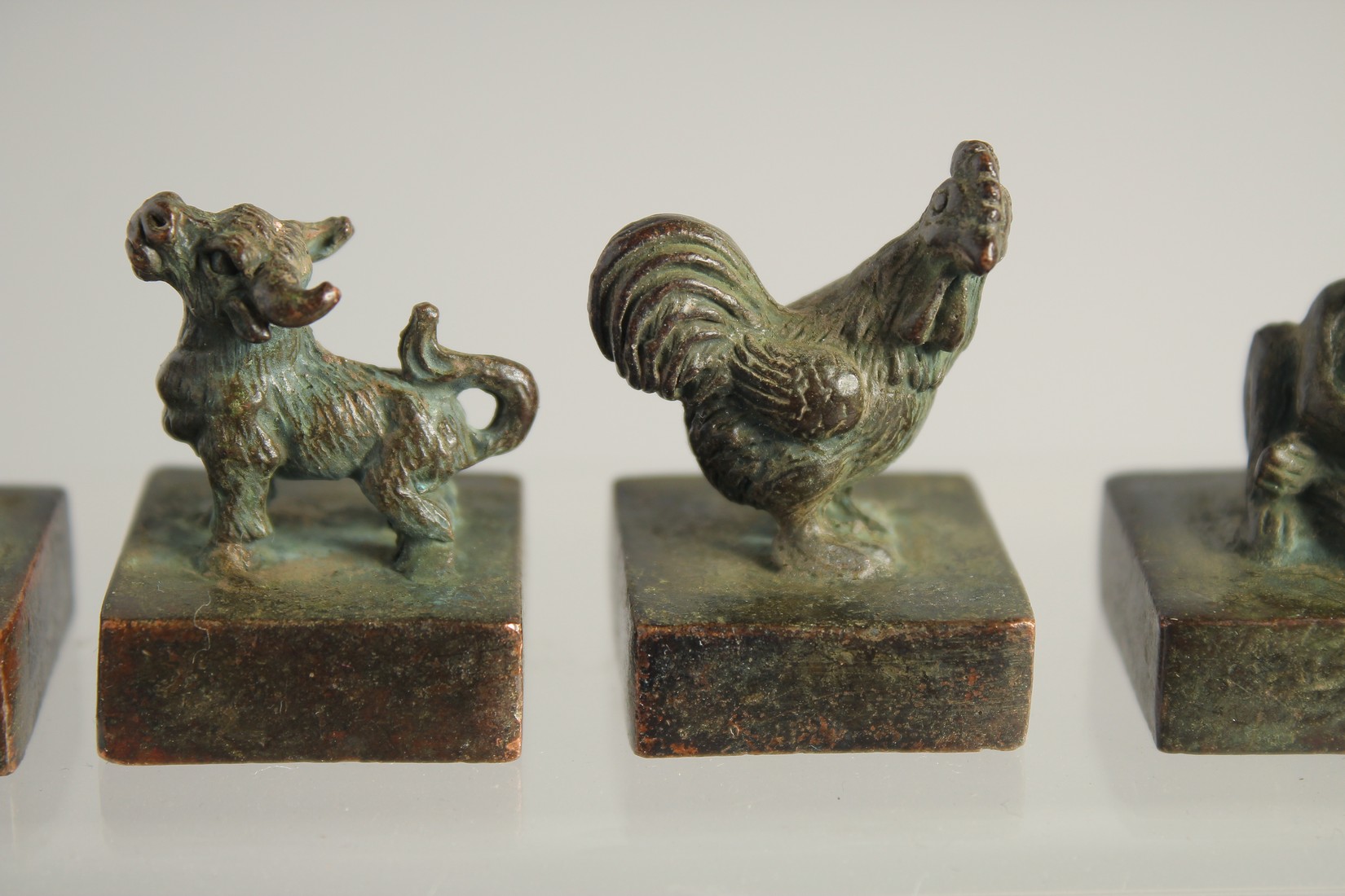 SIX SMALL CHINESE BRONZE SEALS. - Bild 3 aus 5