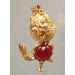 AN 18CT GOLD DUCK BY FRASCAROLO with large cabochon ruby. Signed. 16g.