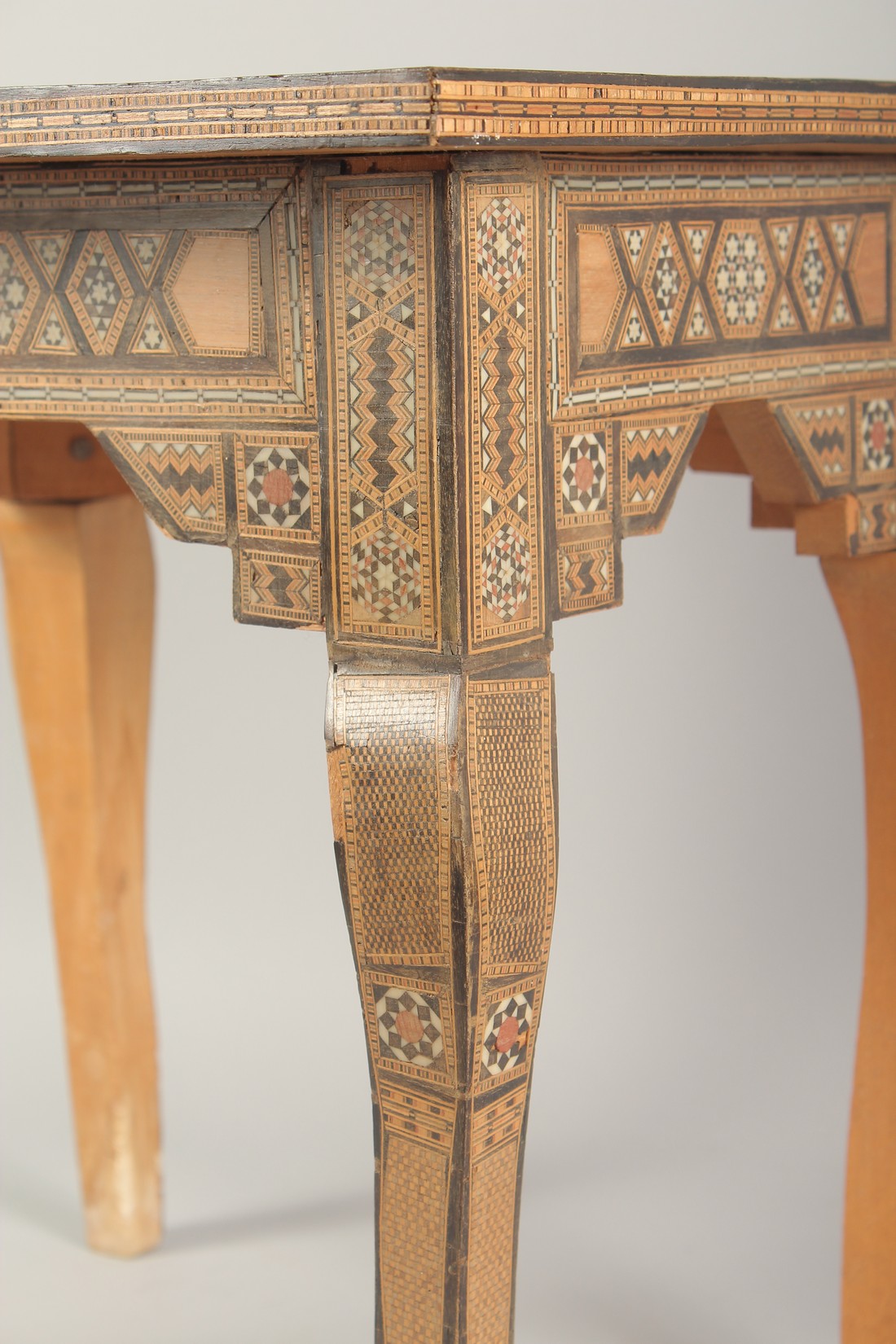A VERY FINE SYRIAN DAMASCUS BONE INLAID WOODEN TABLE, circa 1900-1920, finely onlaid with - Image 3 of 4