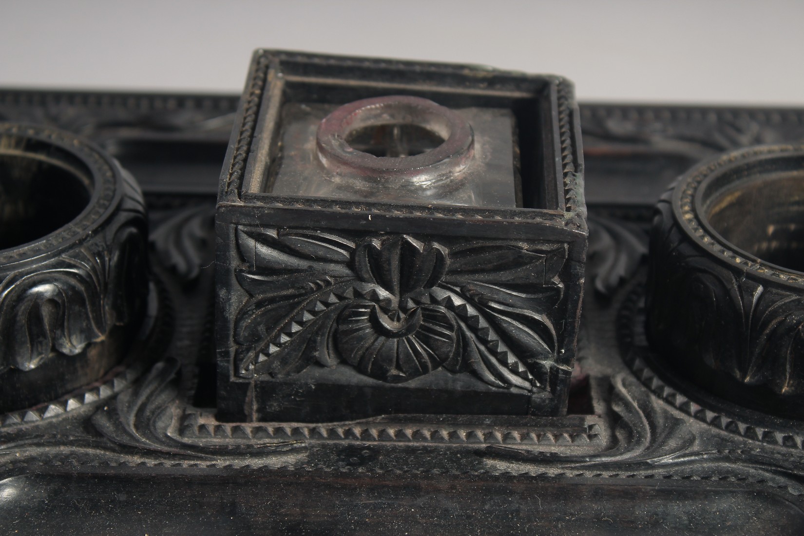 A FINELY CAREVD EARLY 19TH CENTURY SRI LANKAN CEYLANESE EBONY INK DESK STAND, with a central inset - Image 3 of 5