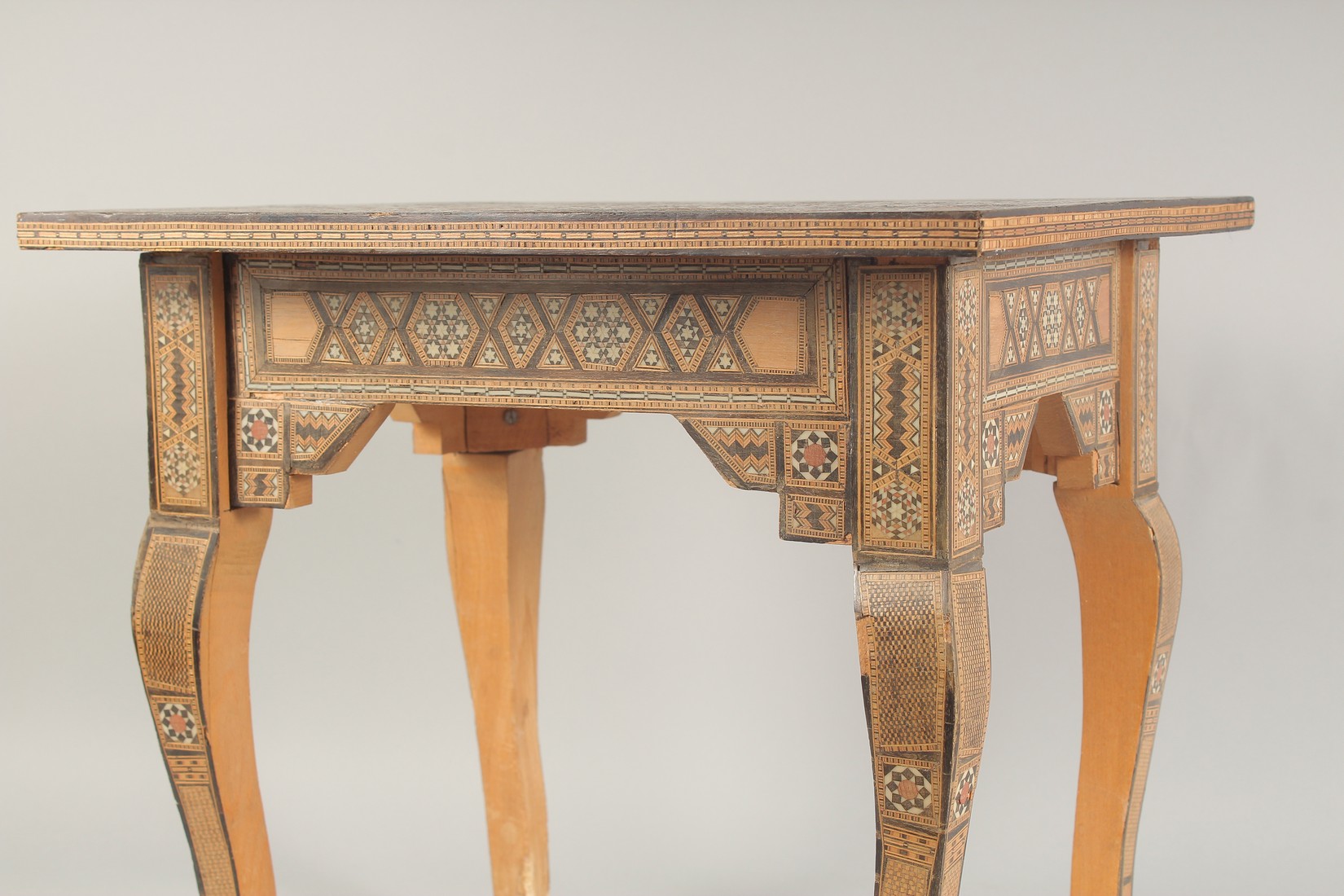 A VERY FINE SYRIAN DAMASCUS BONE INLAID WOODEN TABLE, circa 1900-1920, finely onlaid with - Image 4 of 4