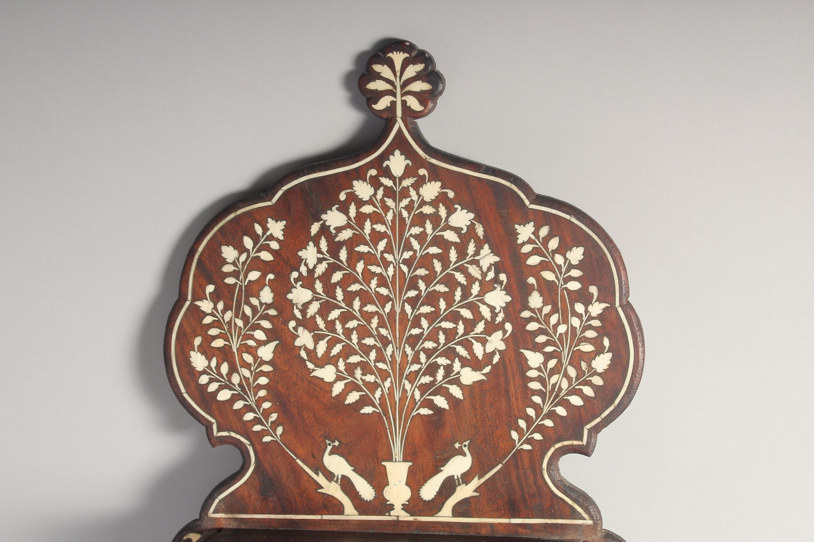 A VERY FINE 19TH CENTURY INDIAN HOSHIAPUR BONE INLAID WOODEN INLAID WALL BRACKET, the base formed as - Image 2 of 5