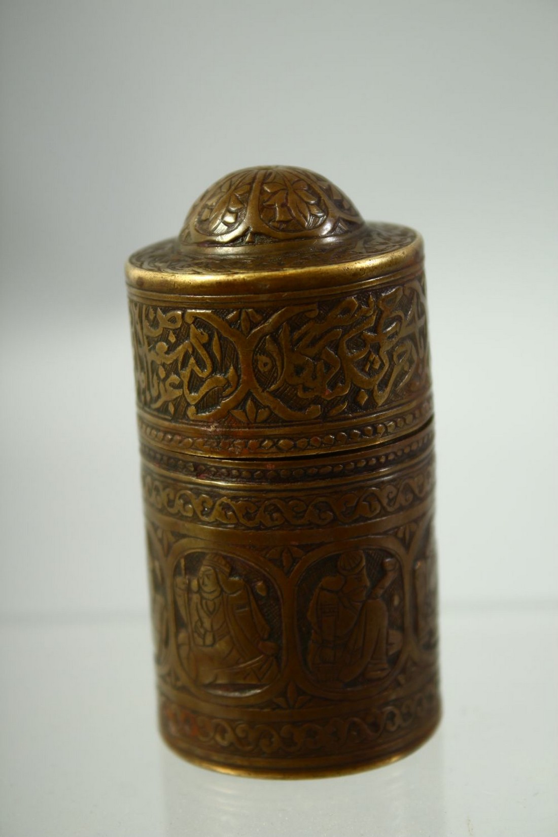 A SMALL FINE ISLAMIC BRASS CYLINDRICAL LIDDED VESSEL, engraved with panels of seated figures and - Image 3 of 5