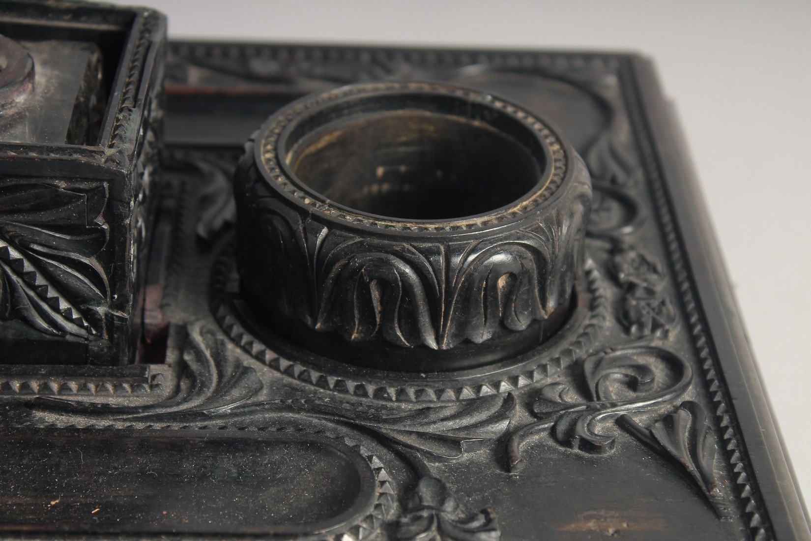 A FINELY CAREVD EARLY 19TH CENTURY SRI LANKAN CEYLANESE EBONY INK DESK STAND, with a central inset - Image 4 of 5