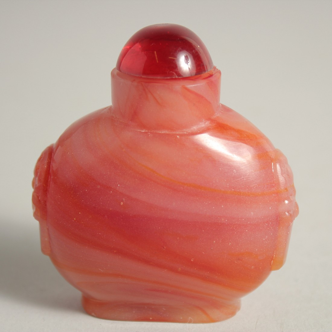 A CHINESE AGATE-TYPE SNUFF BOTTLE AND STOPPER, 7cm high. - Image 3 of 5