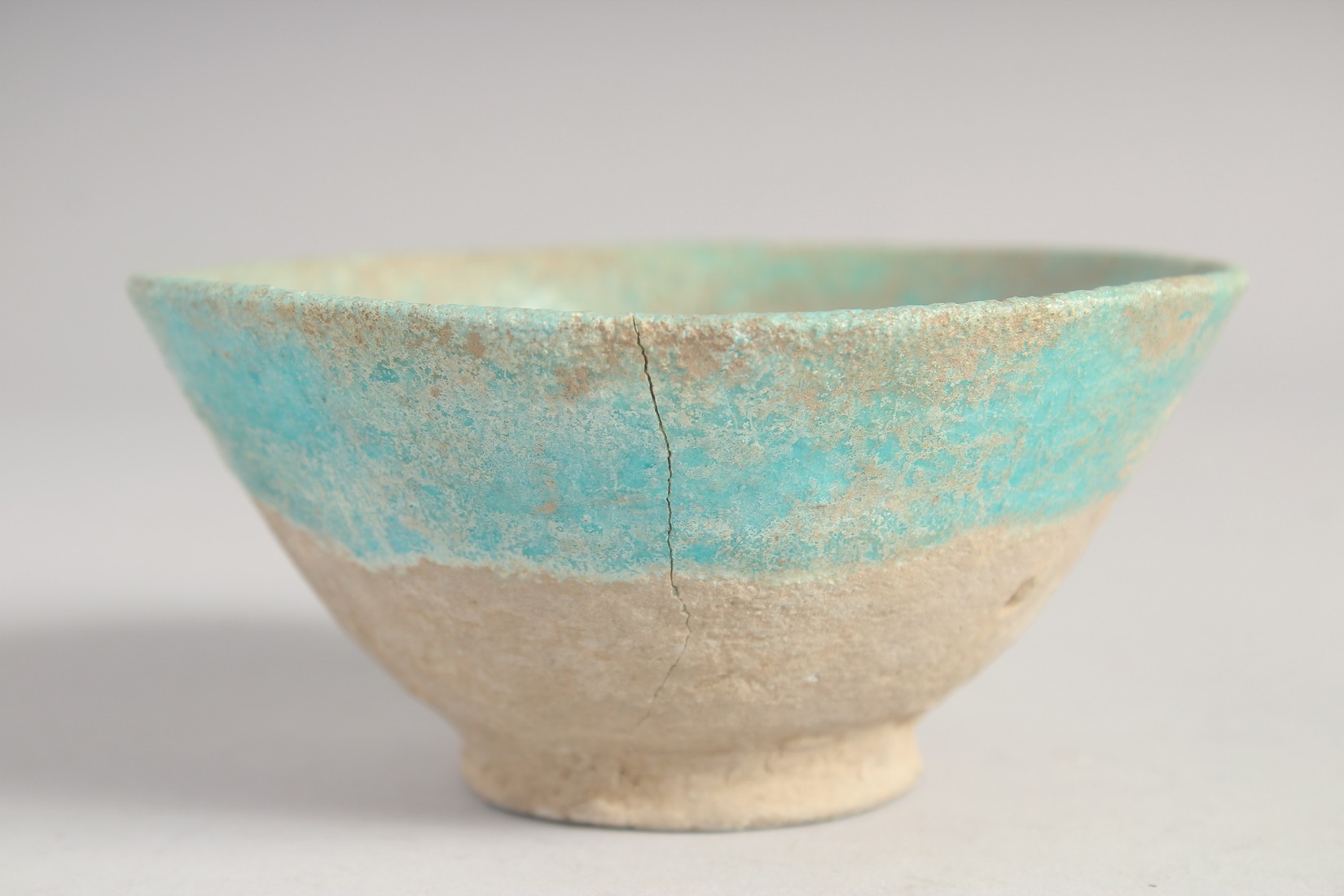 A FINE 13TH CENTURY PERSIAN SELJUK KASHAN TURQUOISE GLAZED POTTERY BOWL. 12cm diameter - Image 2 of 5