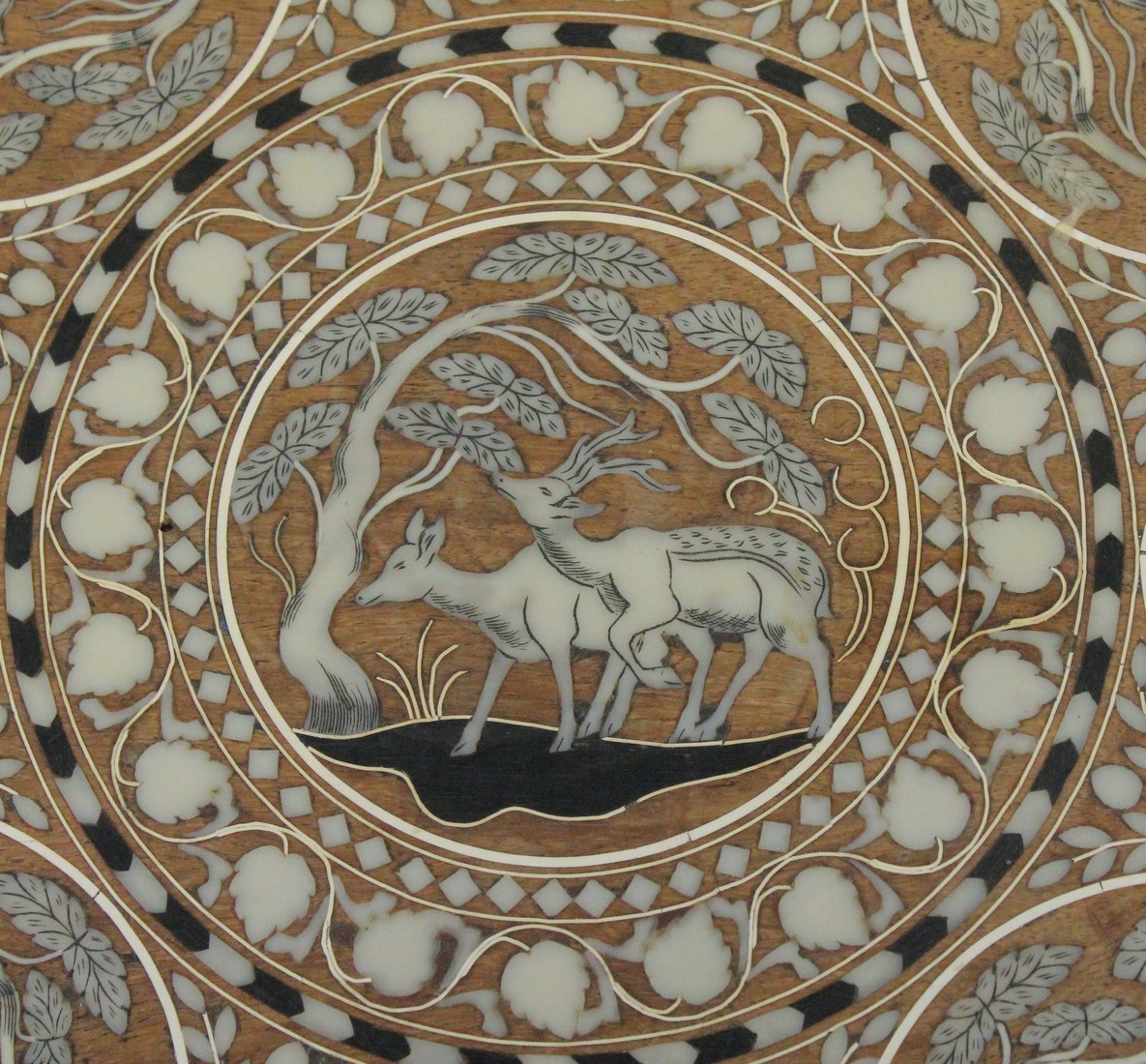 A GOOD AND UNUSUAL INDIAN BONE INLAID CIRCULAR HARDWOOD TABLE, with folding base, the top inlaid - Image 3 of 4