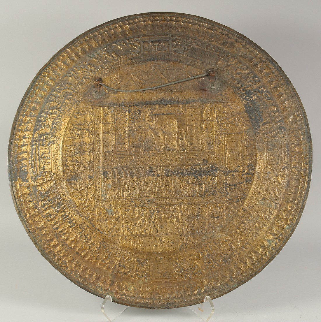 A LARGE 19TH CENTURY SRI LANKAN CEYLONESE INSCRIBED BRASS CIRCULAR TRAY, embossed and chased with - Image 3 of 3