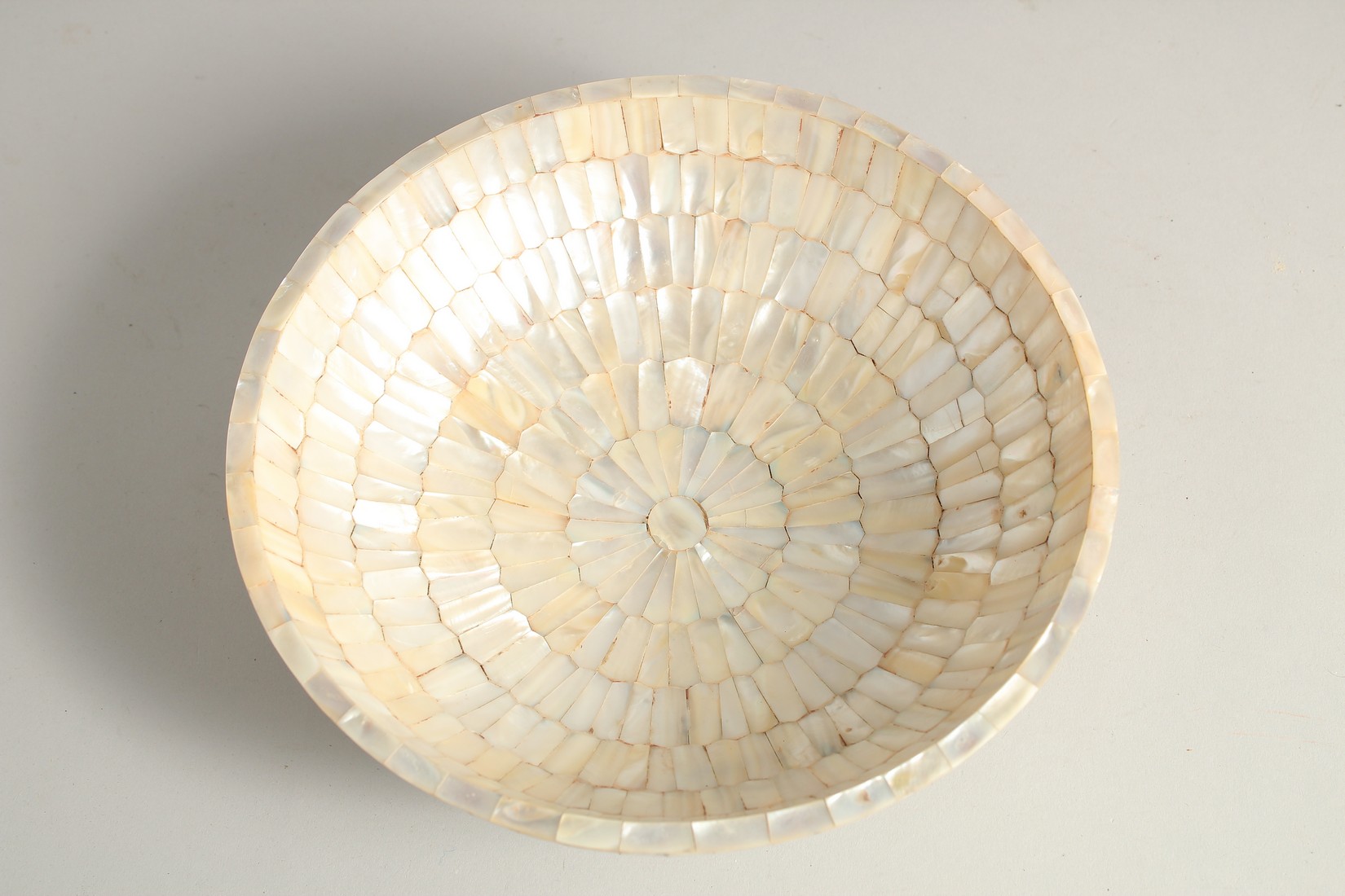 A LARGE MOTHER OF PEARL BOWL, 26cm diameter. - Image 2 of 3