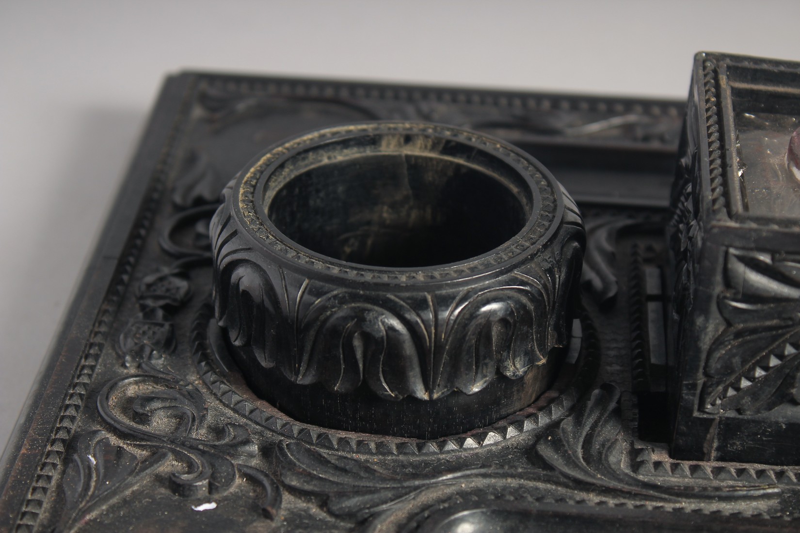 A FINELY CAREVD EARLY 19TH CENTURY SRI LANKAN CEYLANESE EBONY INK DESK STAND, with a central inset - Image 2 of 5