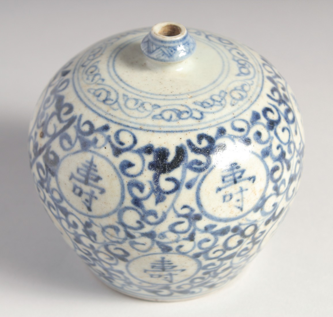 A SMALL CHINESE BLUE AND WHITE PORCELAIN BULBOUS VASE, painted with characters, 11.5cm high. - Image 4 of 6