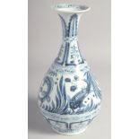 A CHINESE BLUE AND WHITE PORCELAIN VASE, painted with fish and algae, 28cm high.