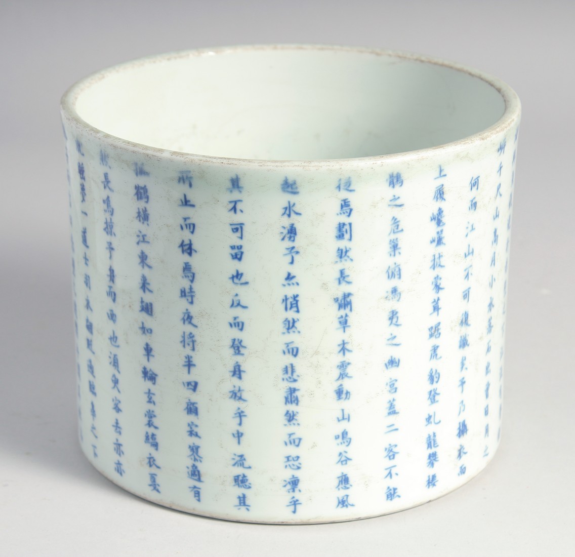 A LARGE CHINESE BLUE AND WHITE PORCELAIN BRUSH POT, the exterior with rows of characters, the base - Image 2 of 7
