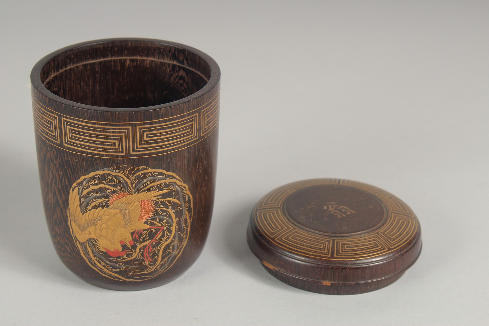 A FINE JAPANESE TURNED WOOD NATSUME / TEA CADDY, with a band of gilded key decoration to the lid and - Image 5 of 9