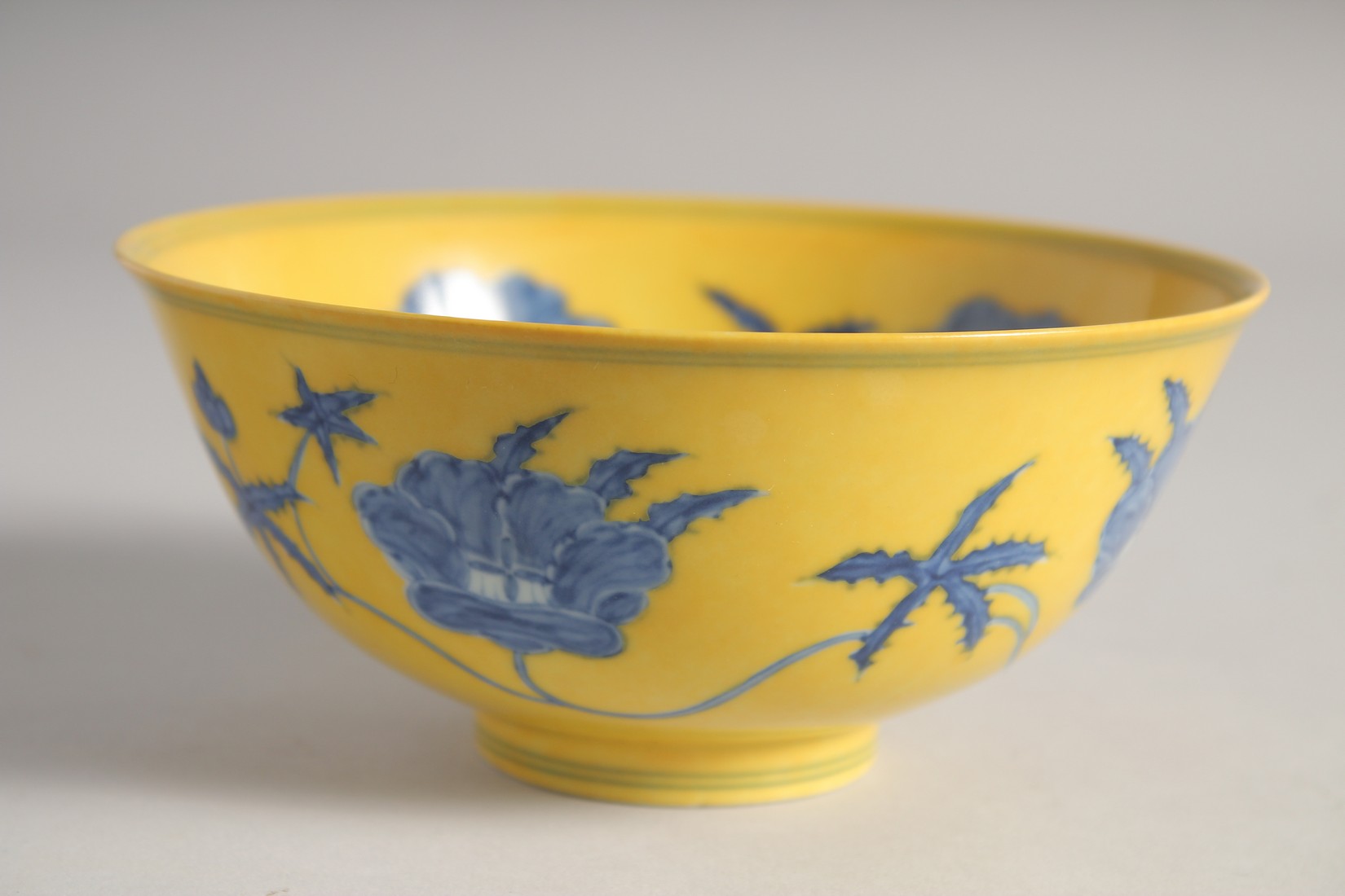 A CHINESE IMPERIAL YELLOW GROUND BLUE AND WHITE PORCELAIN BOWL painted with flower heads, the base - Image 3 of 6