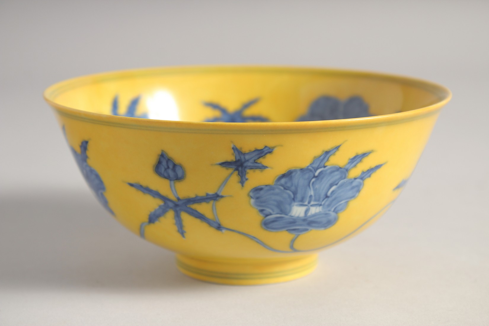 A CHINESE IMPERIAL YELLOW GROUND BLUE AND WHITE PORCELAIN BOWL painted with flower heads, the base - Image 2 of 6